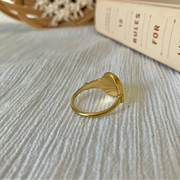 Gold Floral Signet Ring “Benecia” Victorian Oval Flat Bohemian Femme - Picture 7 of 12